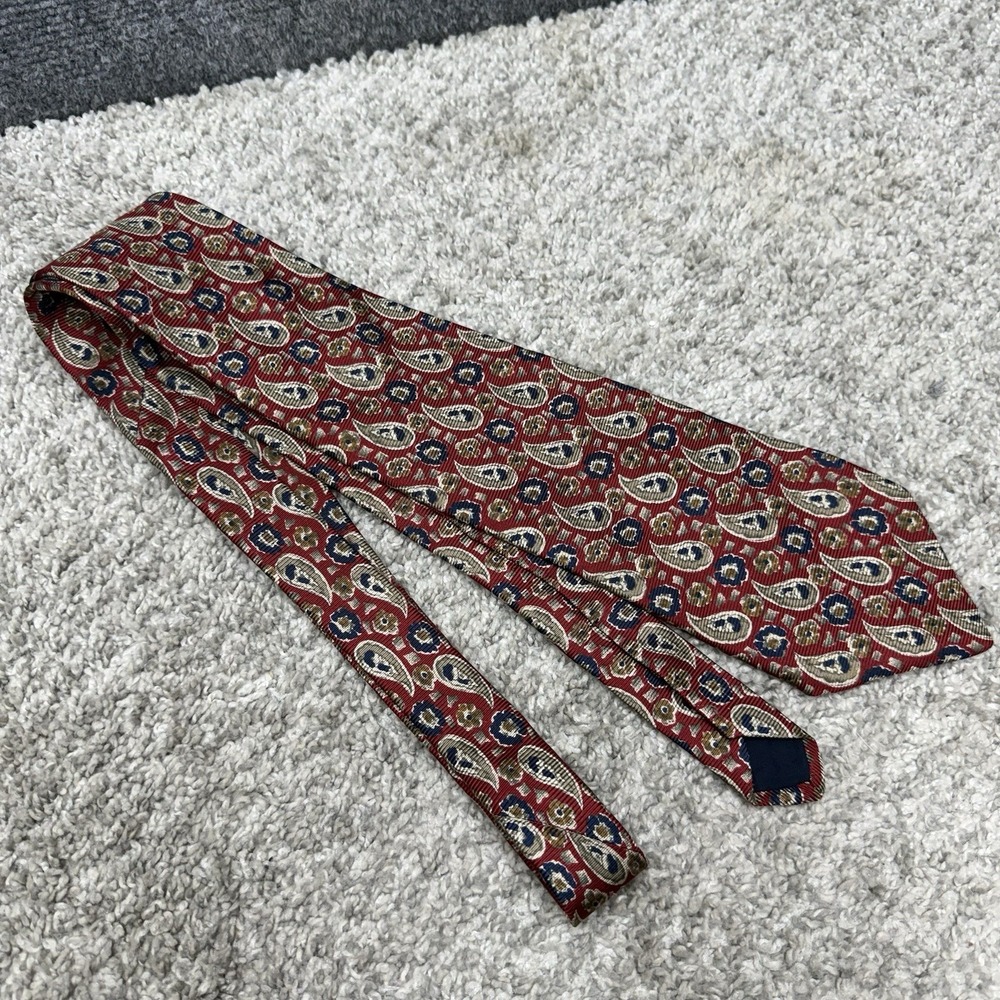 Brooks Brothers Makers silk tie necktie red paisley USA (3.75" x 60")